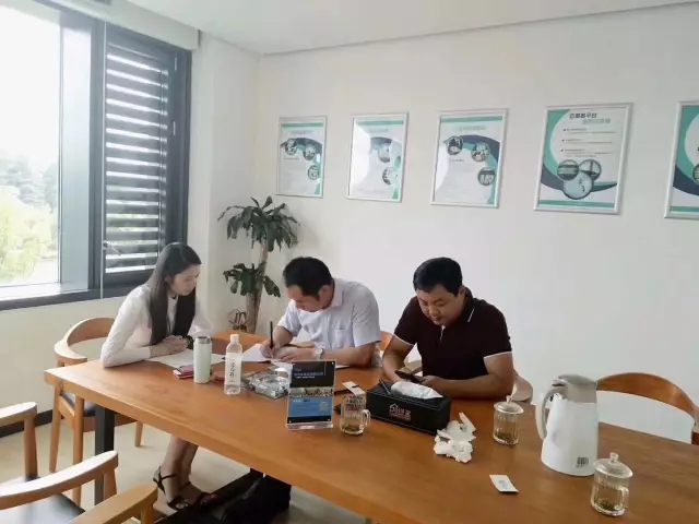 熱烈祝賀姜總、胡總簽約創綠家河南省市級代理！