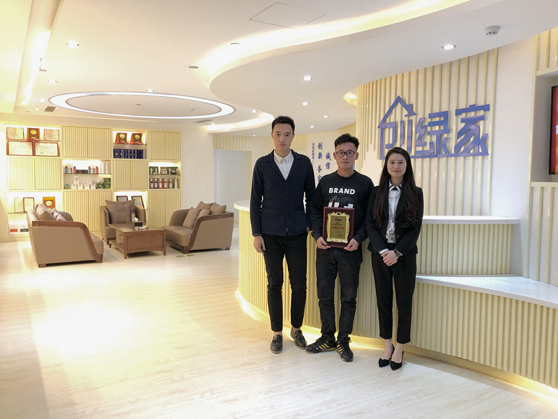 熱烈祝賀龍總、趙總簽約創綠家南京市區級代理！