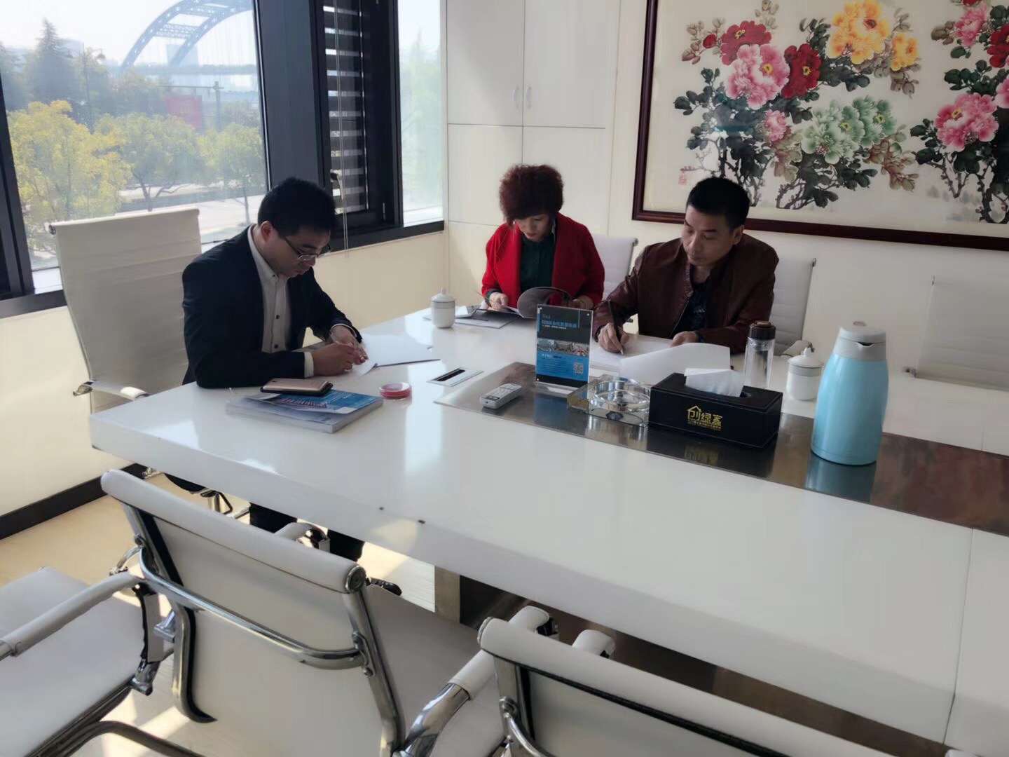 熱烈祝賀陳總夫婦簽約創綠家博爾塔拉蒙古自治州區級代理！