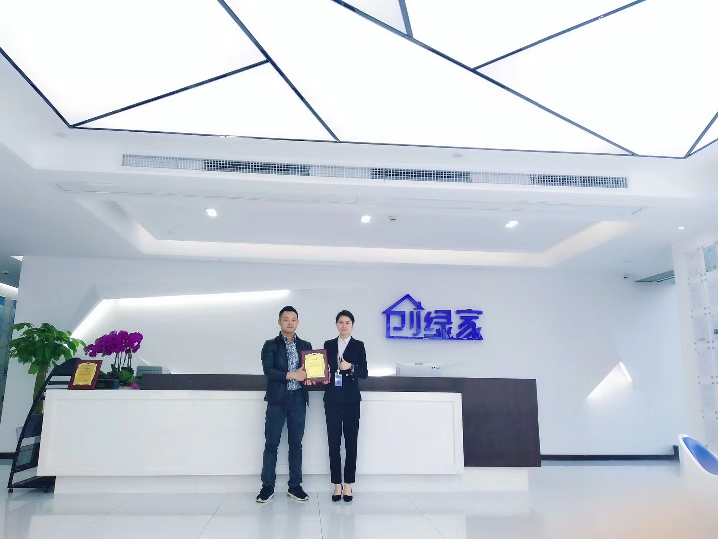 熱烈祝賀張總簽約創(chuàng)綠家重慶市區(qū)級代理！