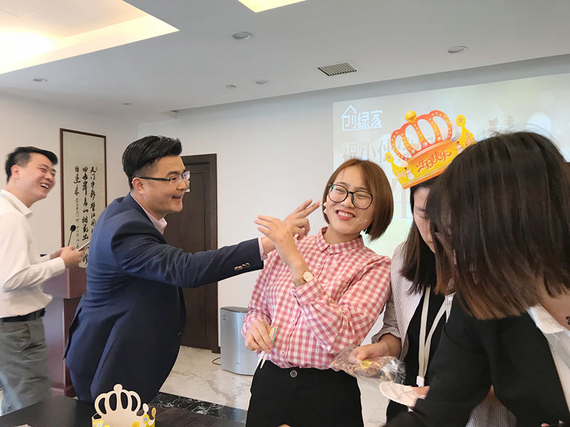 【4月生日會】業務很硬核，而我們只是甜美小公舉