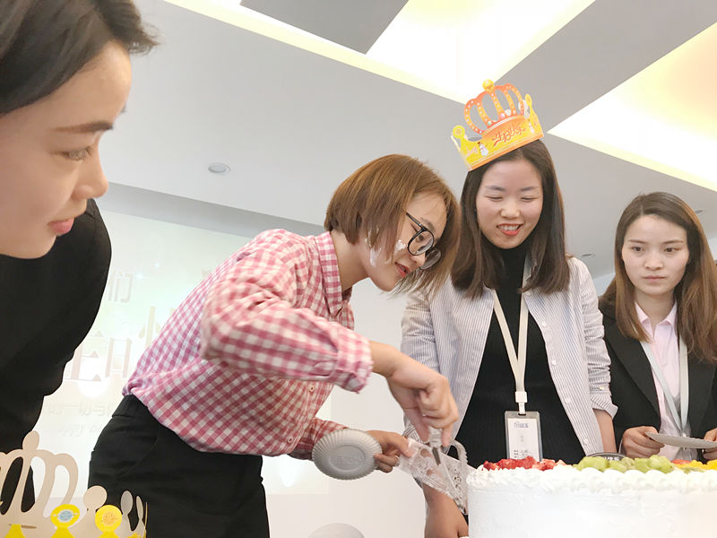 【4月生日會】業務很硬核，而我們只是甜美小公舉