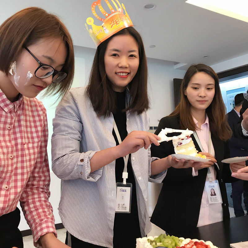 【4月生日會】業務很硬核，而我們只是甜美小公舉