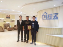 熱烈祝賀何總父子簽約創綠家江西省市級代理！